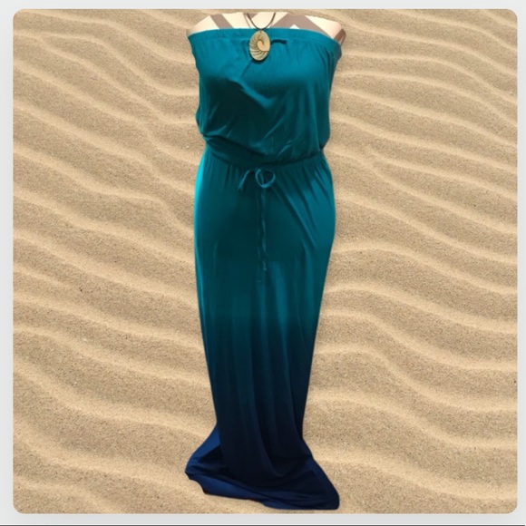 Only $5 Dollars when Bundled!!!! 👻✅ 👗💋🎉 Beautiful Strapless blue ombré dress - Picture 4 of 6